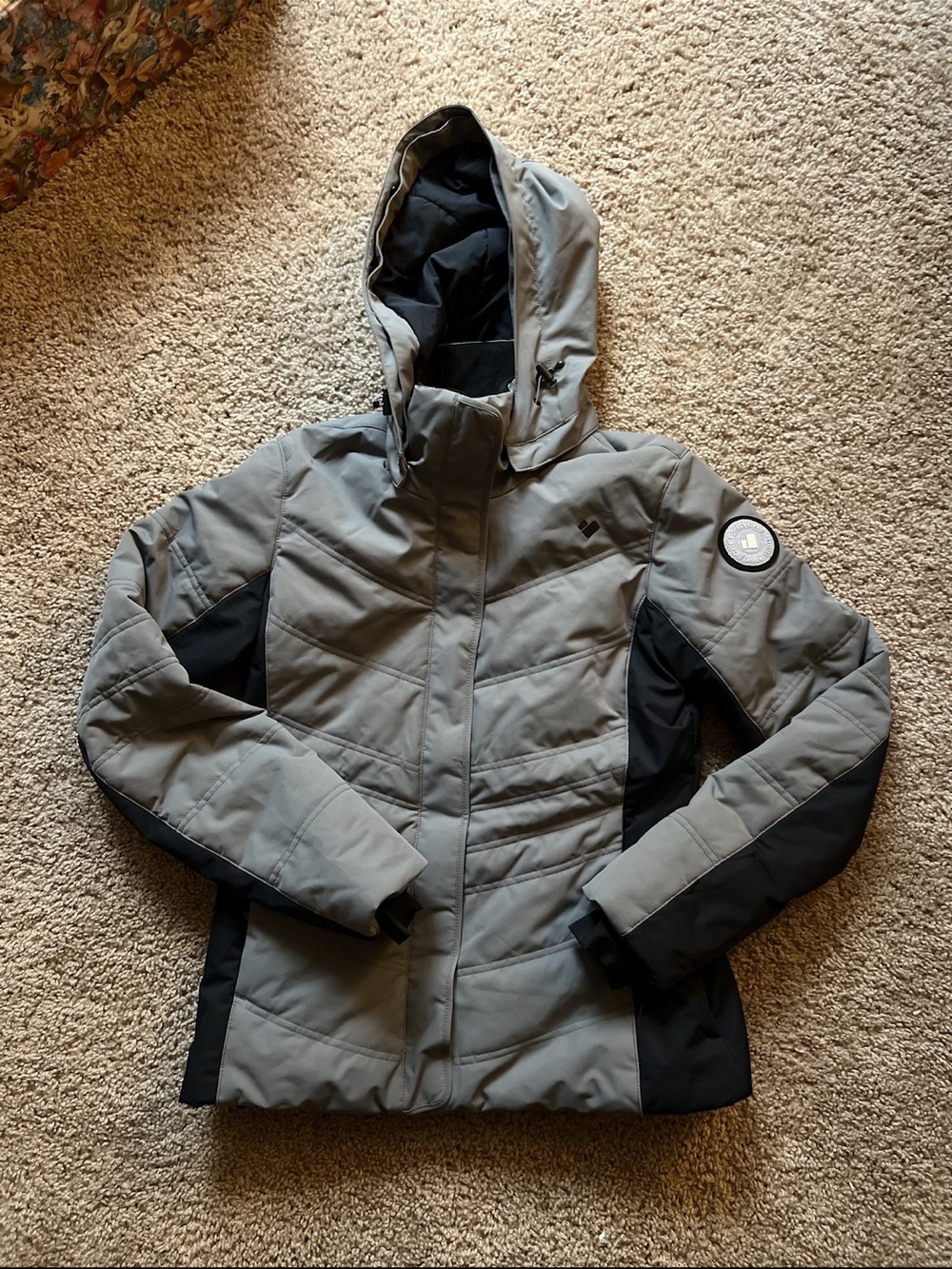 Obermeyer Women’s Size 8 Insulated Ski Jacket Gray Black Snowboard Winter Coat
